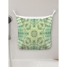 Organizer in a bathtub on the suction cups 
