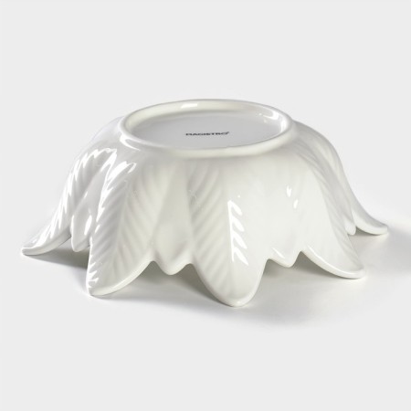 Porcelain salad Magistro "Blanche. Flower ", d = 24 cm, white color-3