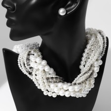 Set 2 objects: earrings, beads 