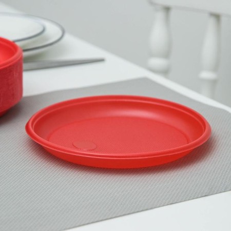 Disposable dessert plate, d = 16.5 cm, red color