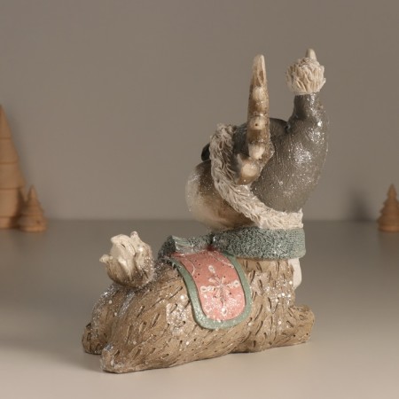 Souvenir Polystone "Olesha in the gray cap and scarf" lies 21x11.5x20 cm-2