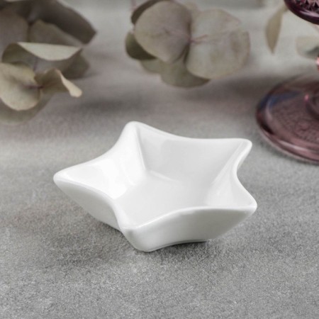 Porcelain dish, 40 ml, d = 8 cm, white color
