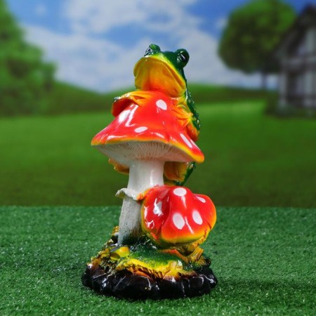 Garden figure "Three fly agaric with a frog" 15x24x27cm-1