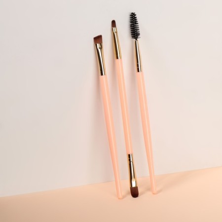 A set of makeup brushes, 3 objects, pink color-1