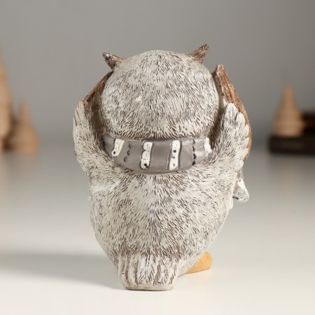 Polystone souvenir "Eagle in a gray-white scarf" 8.5x7x10.5 cm-2