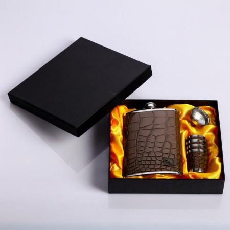 Gift set "Eagle" 6 in 1: Flabog 270 ml, 4 glasses, funnel, 17 x 17 cm