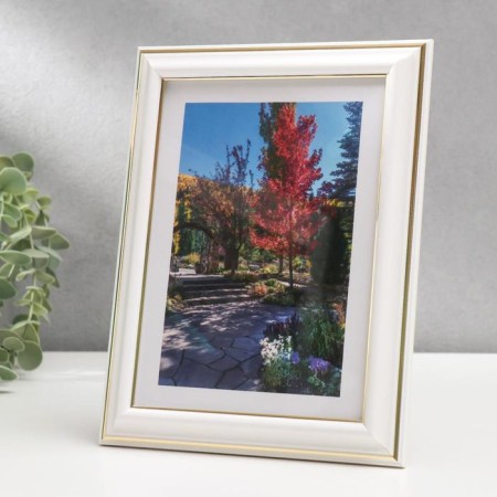 Photo frame 13x18 (281G) white with gold (plastic screen)-1