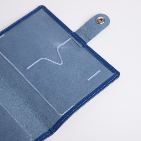 Passport cover on the button, the color is blue-5