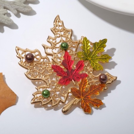 Brooch "Liszt" Maple autumn, color in gold