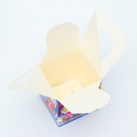 New Year. Gift box New Year's cube of a large "Vyseroy" 12 x 12 x 12 cm.-3