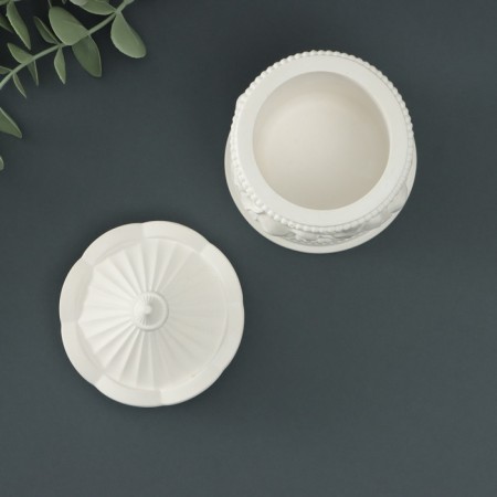 Casket with a carousel cover 10x8cm, white-3