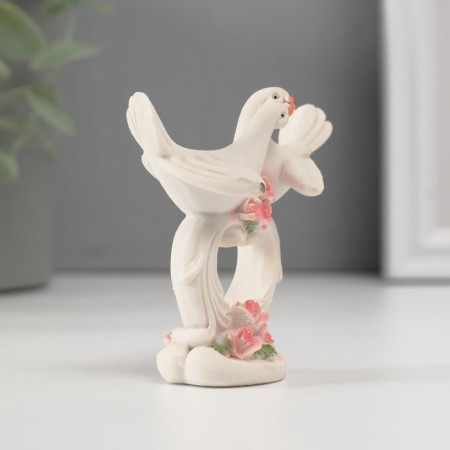 Polystone souvenir "Pigeons on an openwork stand with pink roses" 6x6.3x3 cm-1