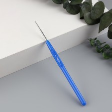 Крючок для вязания, с пластиковой ручкой, d = 1 мм, 13,5 см, цвет синий