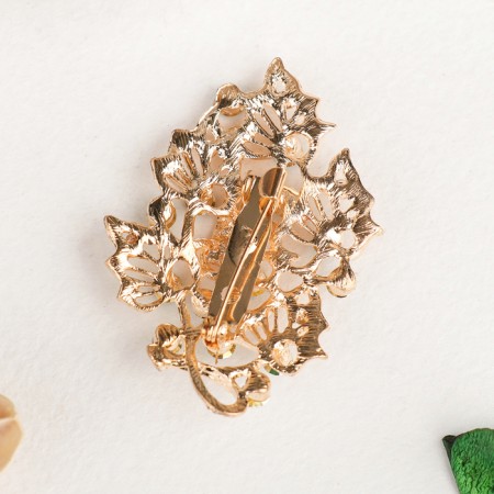 Brooch "Foliage", emerald color in gold-1