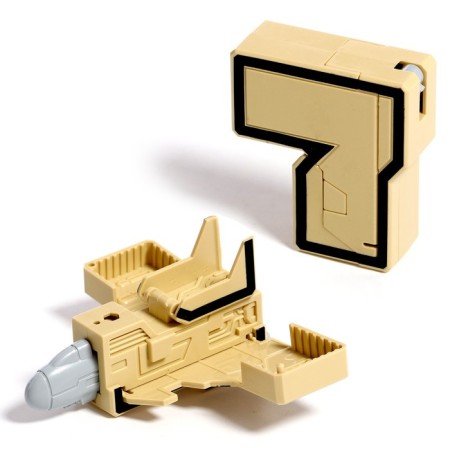 The set of robots "Robo numbers", transforms, gather in 1 robot-8