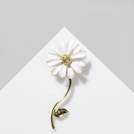 Brooch "March 8" Flower chamomile, white color in gold