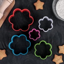 A set of forms for cutting the cookies of the share, 5 items: 9 cm, 8 cm, 6.7 cm, 5.5 cm, 4 cm, color mix