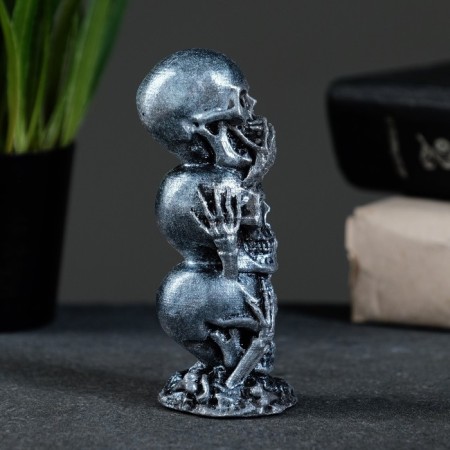 Figure "Three Skulls" aged silver, 10x4xx4cm-1