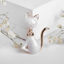 Brooch 