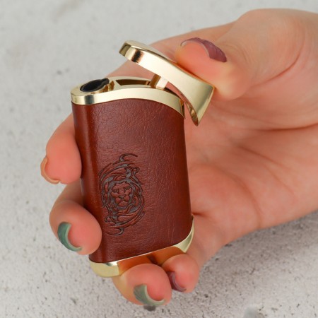 Gas lighter "Leo", 6.7 x 3.3 cm.-4