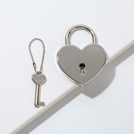 Wedding castle with the key "Council and love."-4
