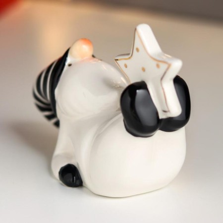 Souvenir Ceramics "Grandfather Frost, black striped cap, large star" 9,5x6.4x12.4 cm-2