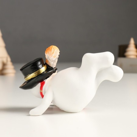 Polystone souvenir "Snowman in the cylinder and scarf, with a squirrel" Mix 12x8x cm-3