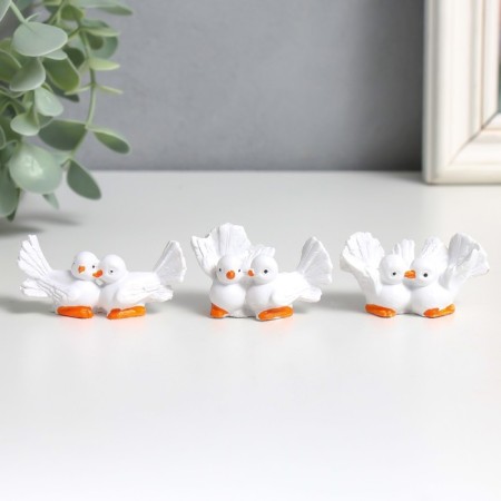 Souvenir Polystone "White Pigeons" mix 2.5x4.7x3 cm