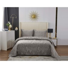 The bedspread and pillowcases 