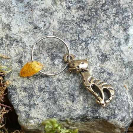 Calisman key "cat", natural amber