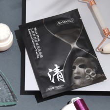 Black oxygen bubble mask for the face 