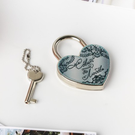 Wedding castle with the key "Council and love."-3