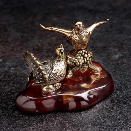 Souvenir "Pigeons on a branch", brass, amber-1