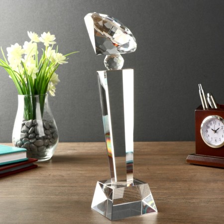 Souvenir glass "Stela of award - diamond" 24*7*7-3