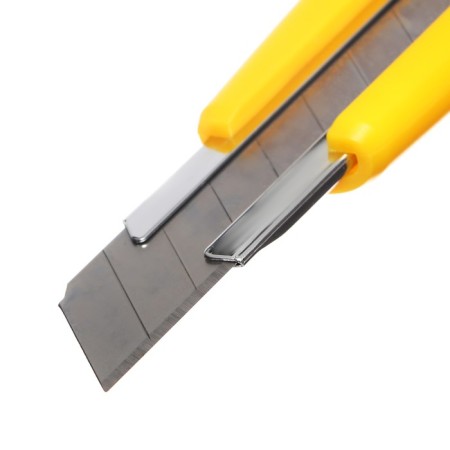 Chancellery knife 18mm, plastic, 2 pieces of spare blades, TOP-5