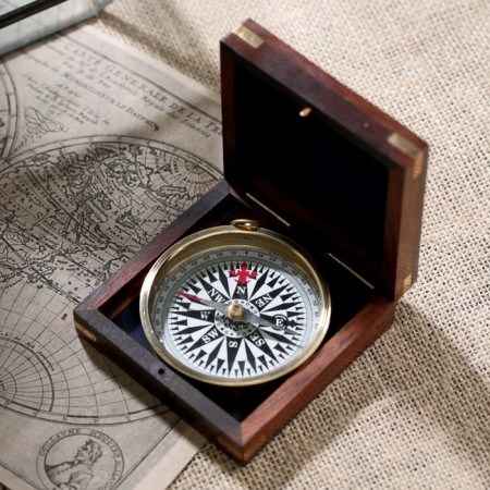 Compass in the "sea" box 9.5x9.5x3.5 cm