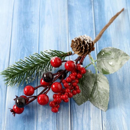 Decor "Winter charm" bite of the berries of the needles, 17 cm