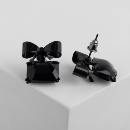 Earrings with a ostric "bow" with a rectangle, the color is black-2