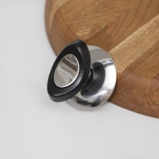 Handle for a lid for dishes of the share 