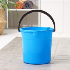 A bucket with a drain of round, 7 l, d = 23 cm, h = 23 cm, blue color