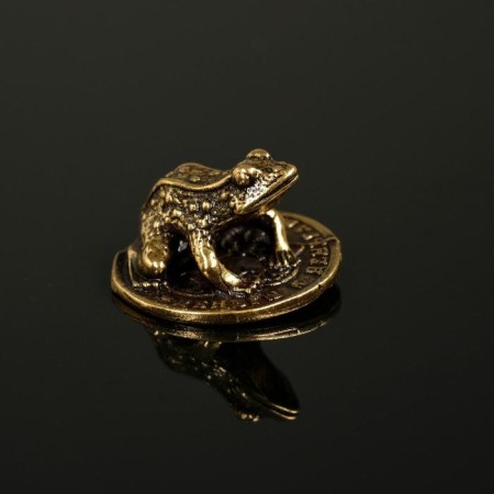 Koshelki souvenir "Toad on the coin", brass, 1x1.2x1.6 cm