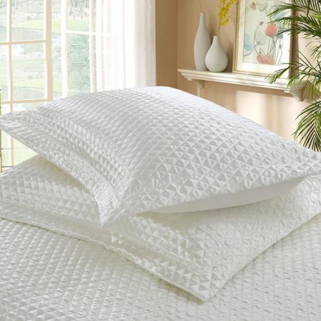 A set with the Trinity cover, size 240x260 cm, 50x70 cm - 2 pcs, color milk-1