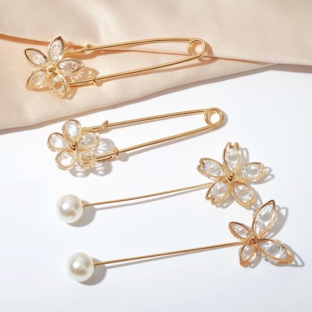 Set of pins (4 pcs.) "Flowers", 8 cm, white color in gold-1