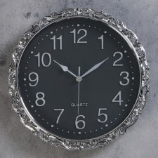 Watching clock, series: interior, 