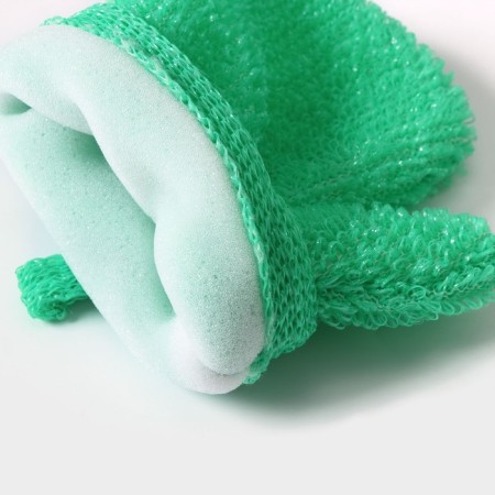 The sponge is stiff with the inner foam layer "Molodious mitten", color mix-3