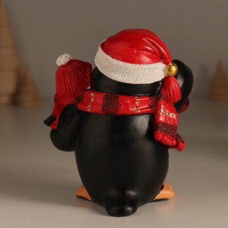 Polystone souvenir "Penguin with baby and Christmas ball" 11x7.5x12 cm-2