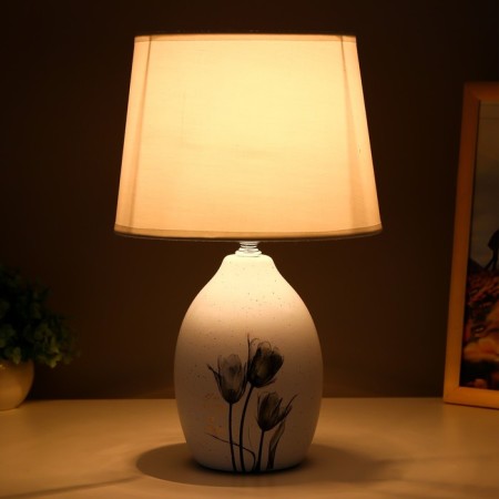 Table lamp "Flowers" 1xe14 40W white 20x20x31 cm.-2