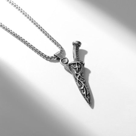 The pendant of the "dagger" in the sheath, the color is black silver, 70 cm