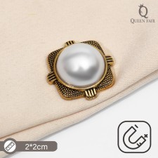 Magnet for a “bead” scarf, white color in black gold