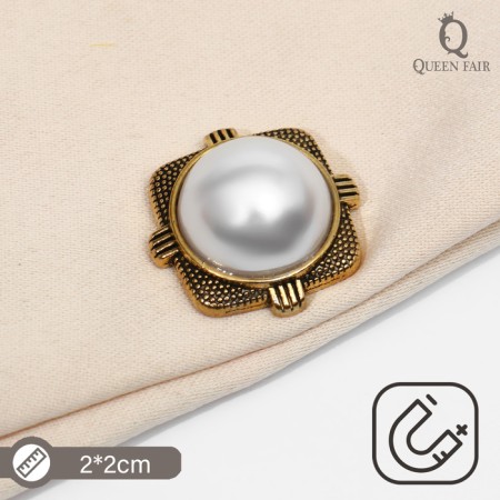 Magnet for a “bead” scarf, white color in black gold